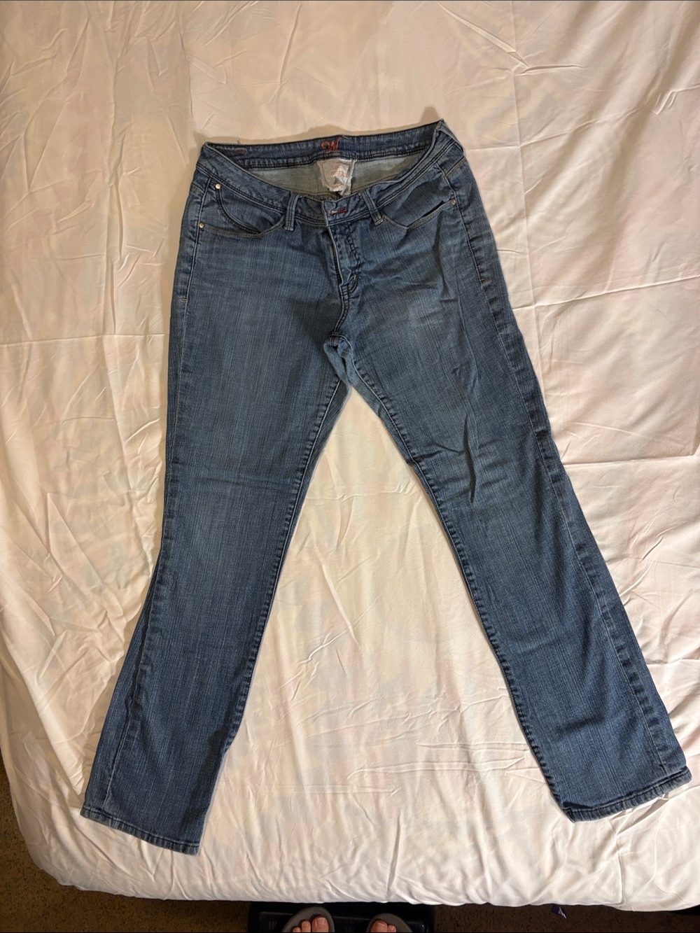 Classic Straight-Leg Women's Jeans in Mid Blue